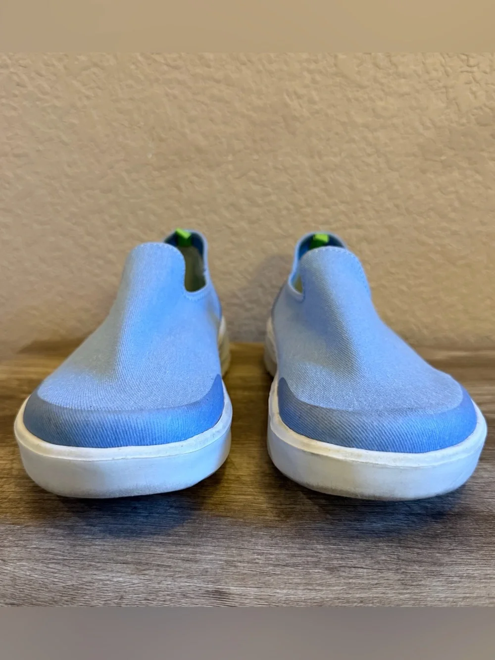 Oofos Oomg eeZe Low Sport Recovery Shoes Denim Light Blue Womens Size 9